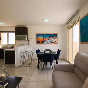 Seaside Luxury Flat פרבוליה